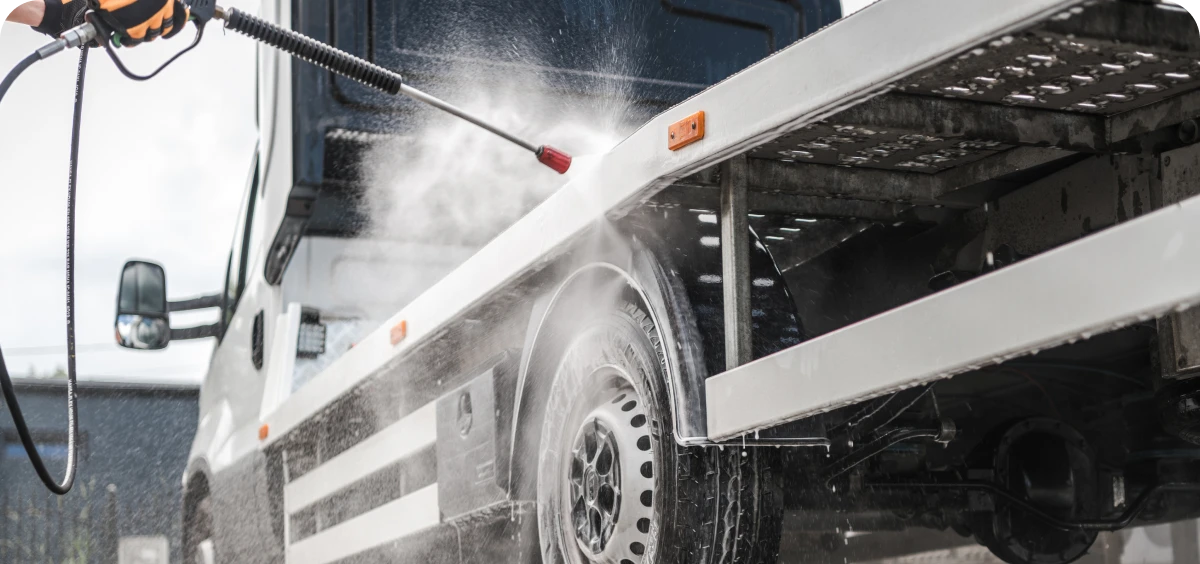 Cleaning truck with high-pressure hose